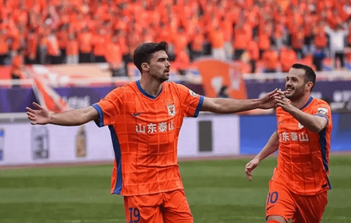 包含足总杯今夜再迎强敌,山东泰山单刀错失,主帅态度:质疑声仍在,年轻球员得到机会的词条 包含足总杯今夜再迎强敌,山东泰山单刀错失,主帅态度:质疑声仍在,年轻球员得到机会的词条